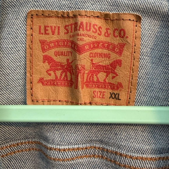 Levi's Classic Blue Denim Trucker Jacket - Picture 3 of 13